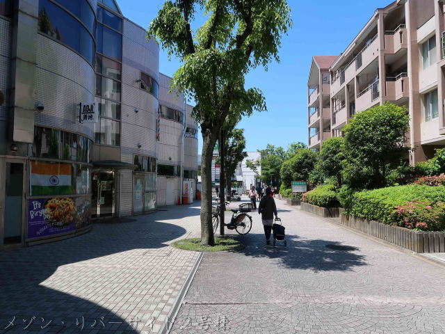 東大島駅と駅前公園がすぐ側にあります。